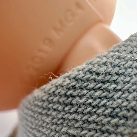 Rainbow High Amaya Raine Rainbow Glitter World Shimmer Posable Fashion Doll 2019 - Picture 6 of 7